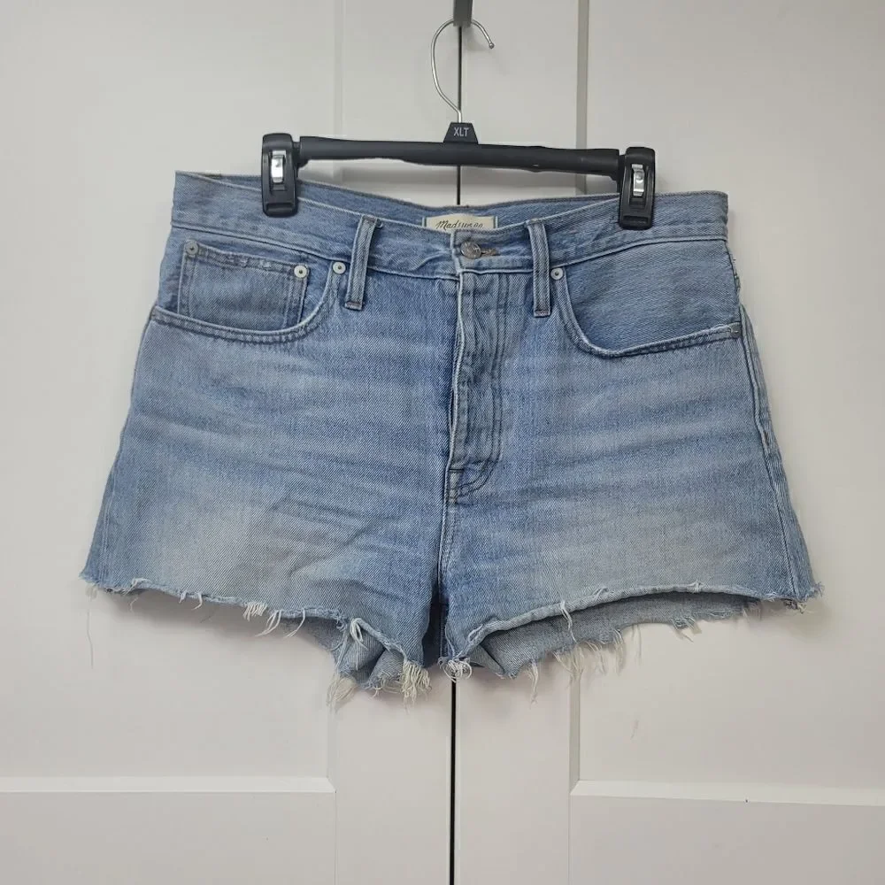 Madewell relaxed denim shorts , size 28